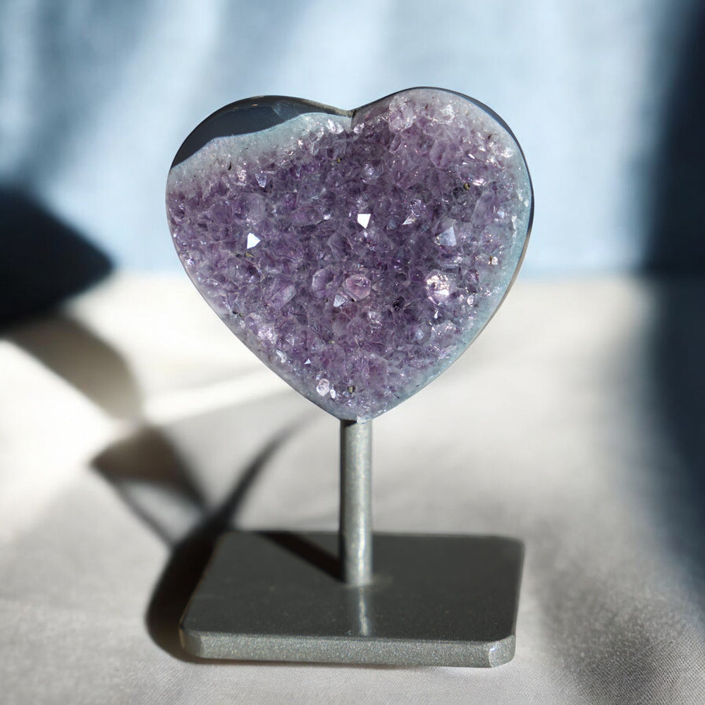 Amethyst Heart on Stand - S - Enchantia Muse