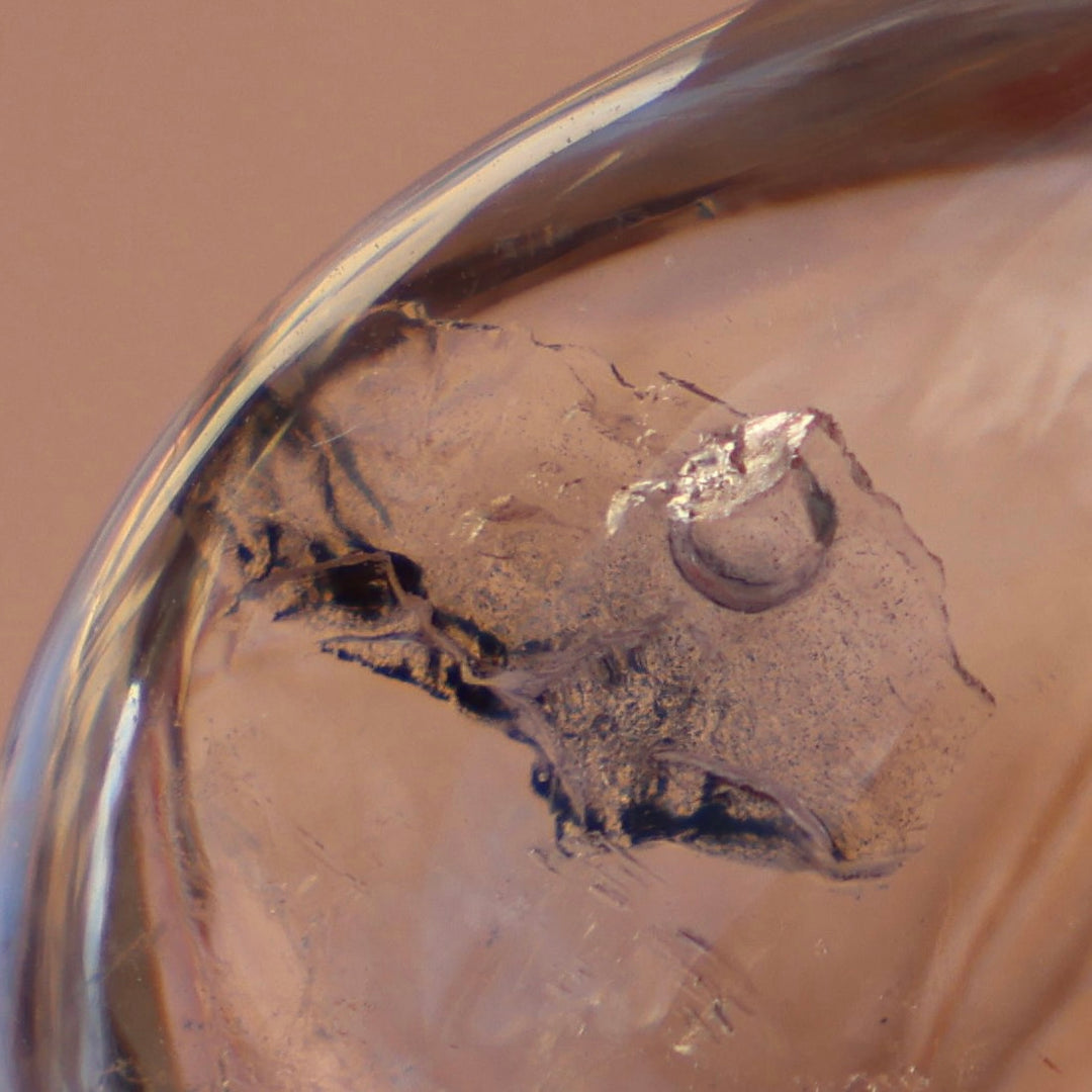 Rare Enhydro Quartz with Fast Moving Water Bubble and Moving Carbon