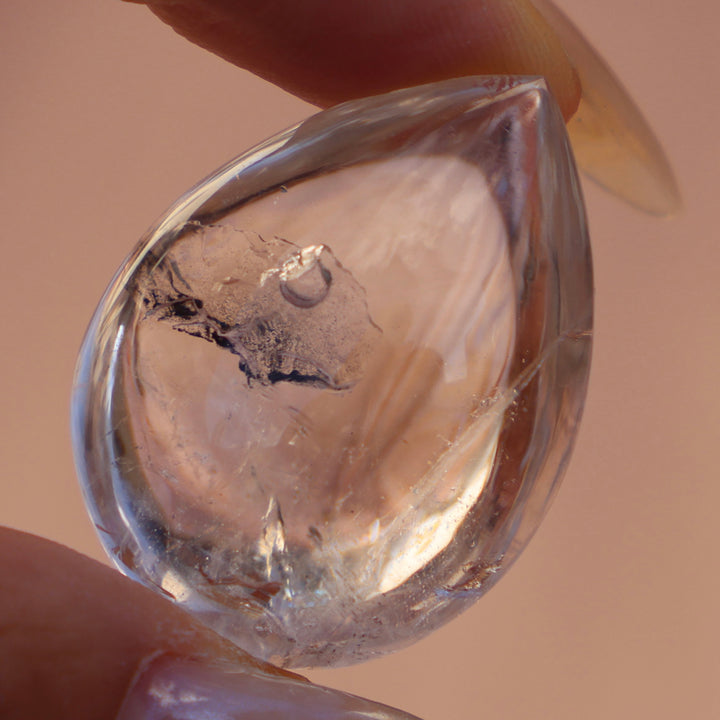 Rare Enhydro Quartz with Fast Moving Water Bubble and Moving Carbon
