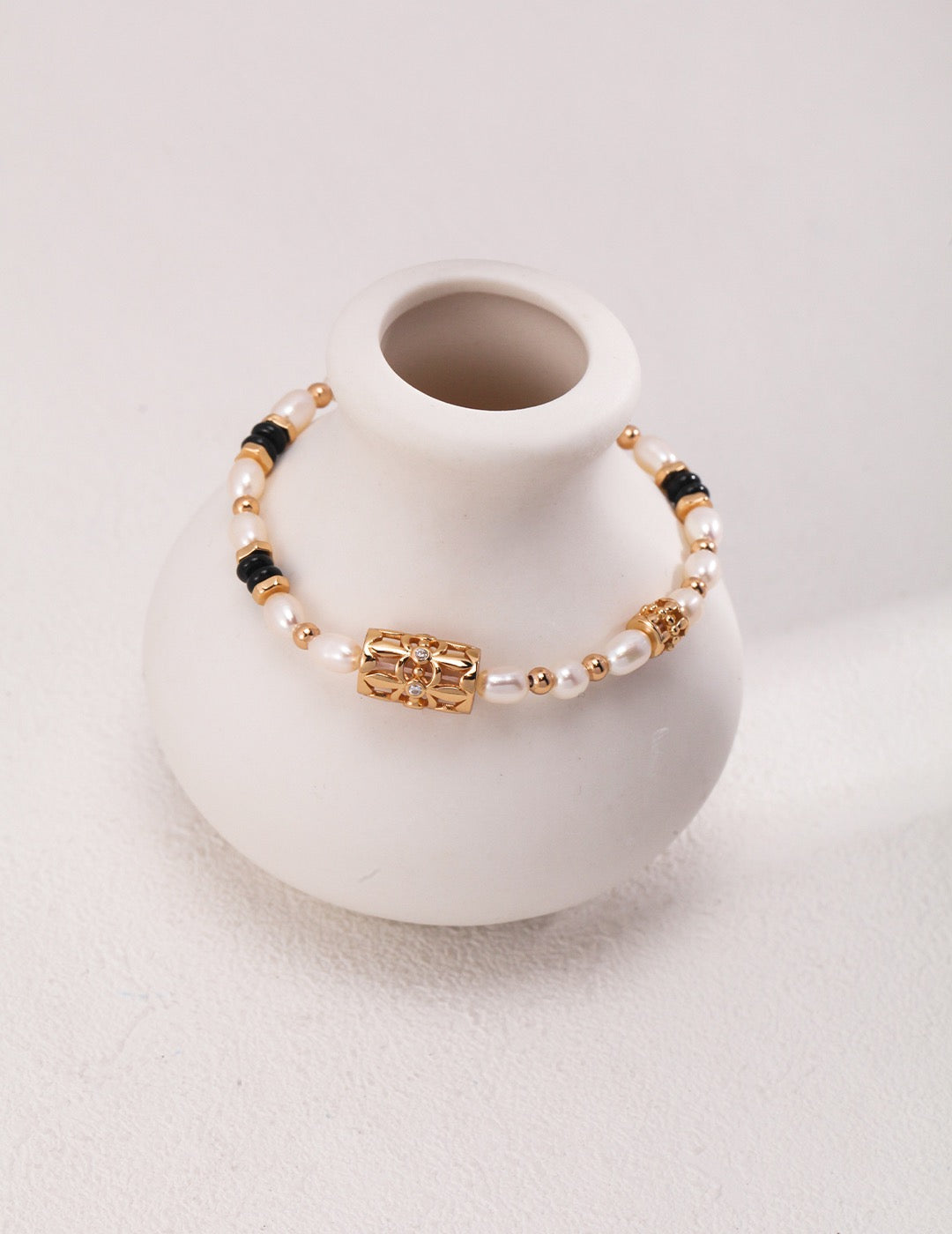 'MIDNIGHT' Onyx & Pearl Bracelet - Enchantia Muse