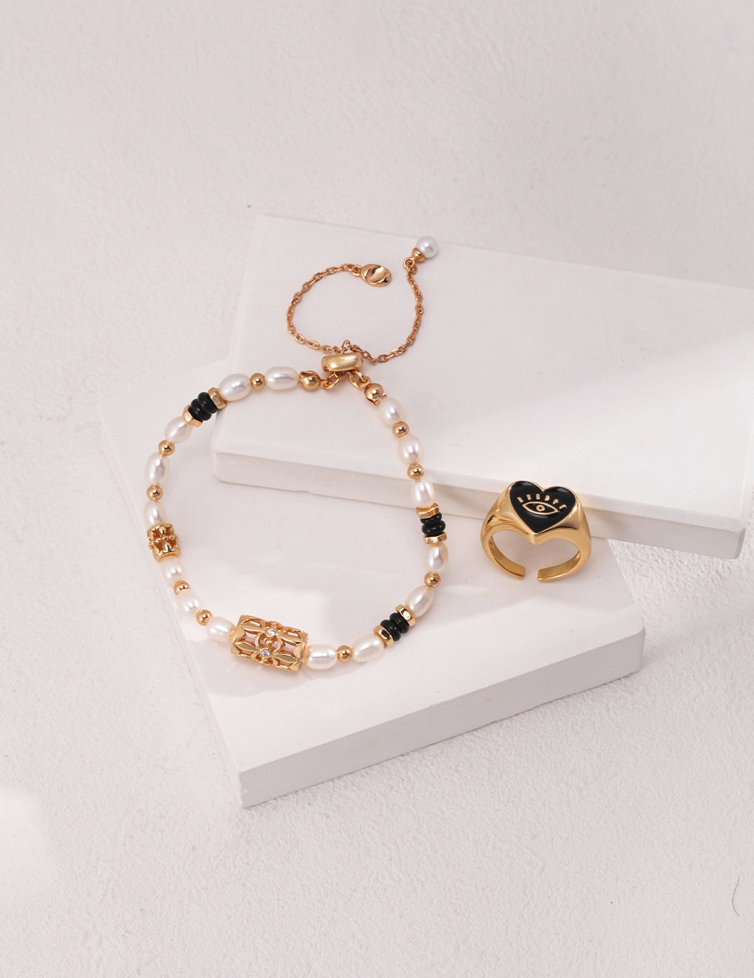 'MIDNIGHT' Onyx & Pearl Bracelet - Enchantia Muse