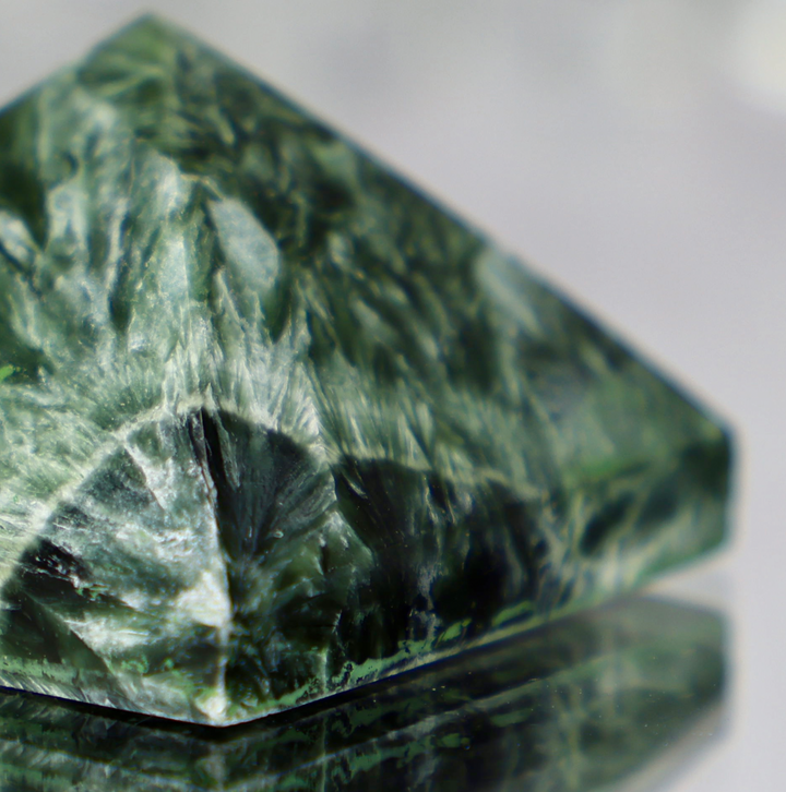 Seraphinite Pyramid - Enchantia Muse