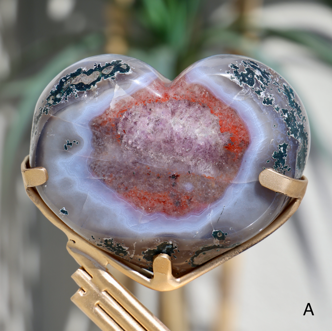 'MAUVE' Amethyst Heart on Stand - M/L - Enchantia Muse