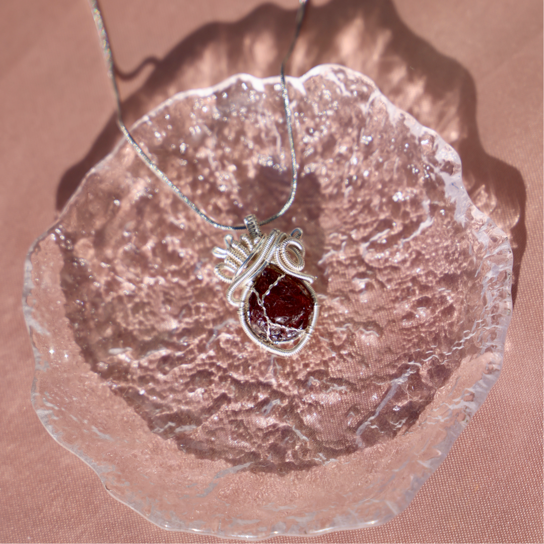 'Garnova' Garnet Heart Necklace - Enchantia Muse