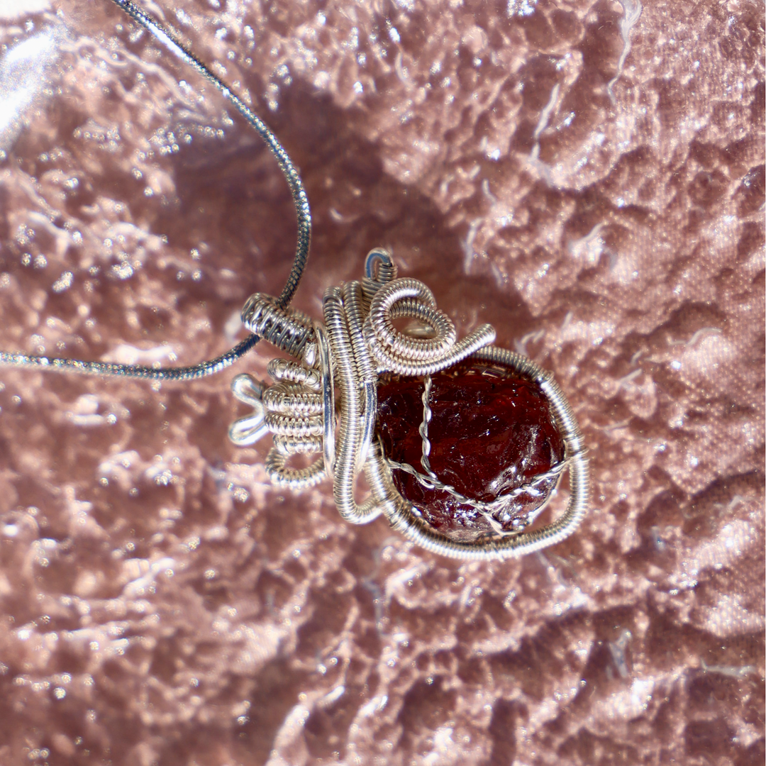 'Garnova' Garnet Heart Necklace - Enchantia Muse