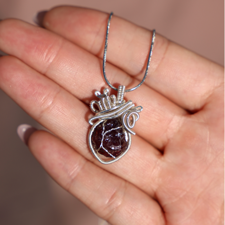 'Garnova' Garnet Heart Necklace - Enchantia Muse