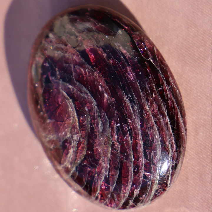 High Quality Garnet Palm Stone - Enchantia Muse