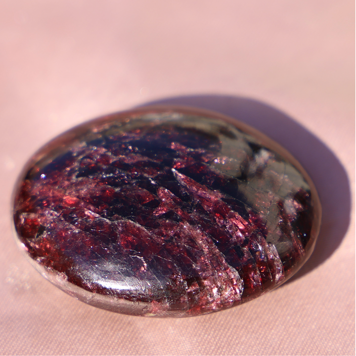 High Quality Garnet Palm Stone - Enchantia Muse