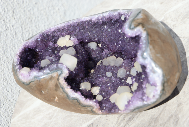 'LOFT' Amethyst Geode with Calcite Formations - XXL - Enchantia Muse