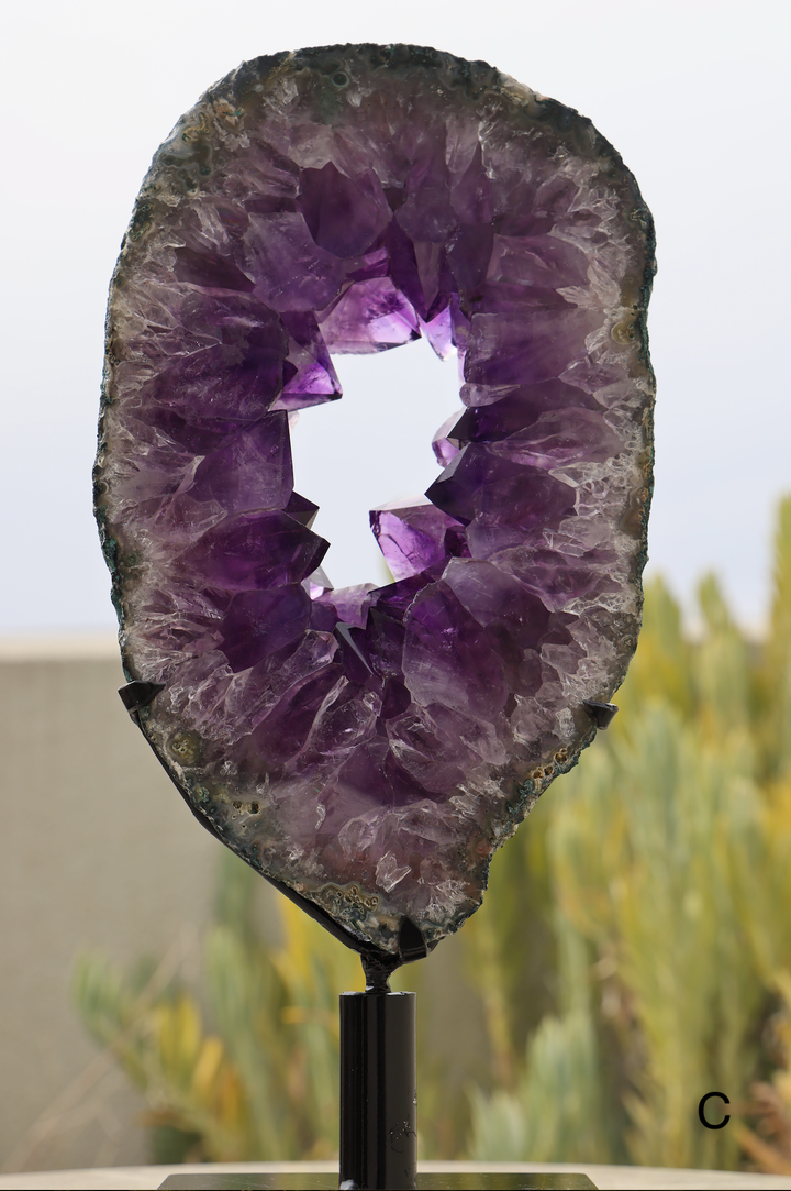 'Royal Passage' High Quality Amethyst Portal on Stand - Enchantia Muse