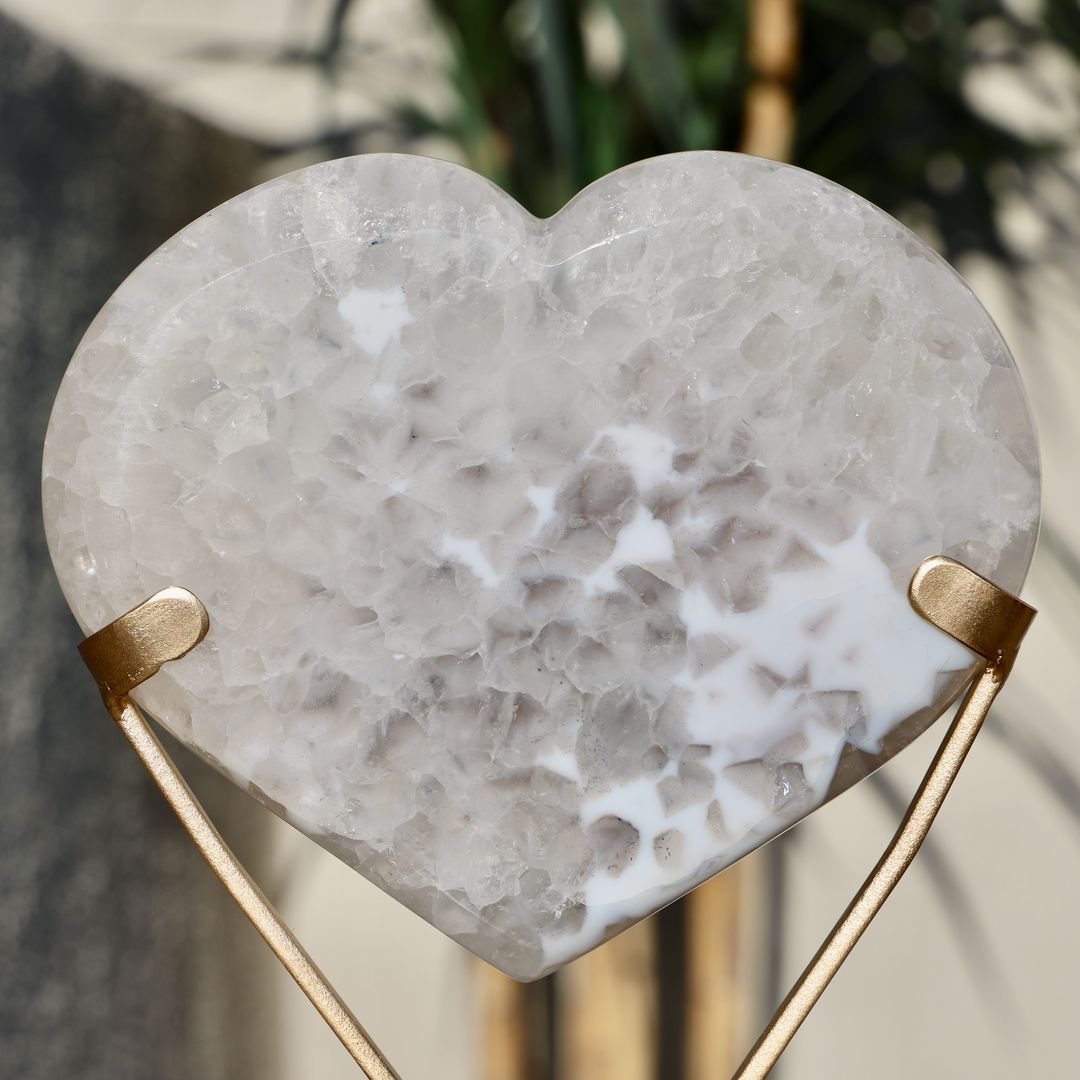 'FROST' White Sugar Druzy Agate Heart with Stand - Enchantia Muse