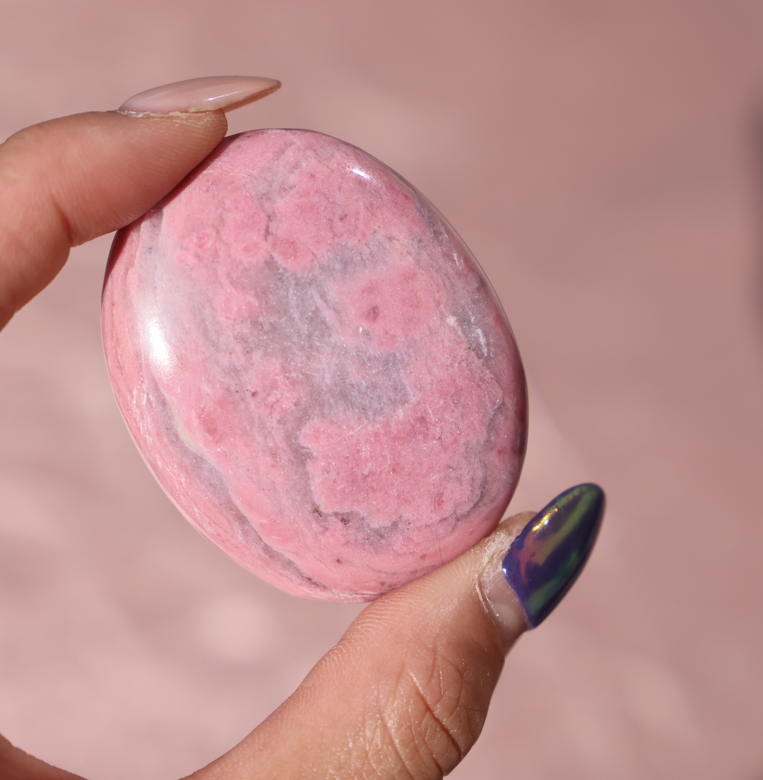 High Quality Rhodonite Palm Stone