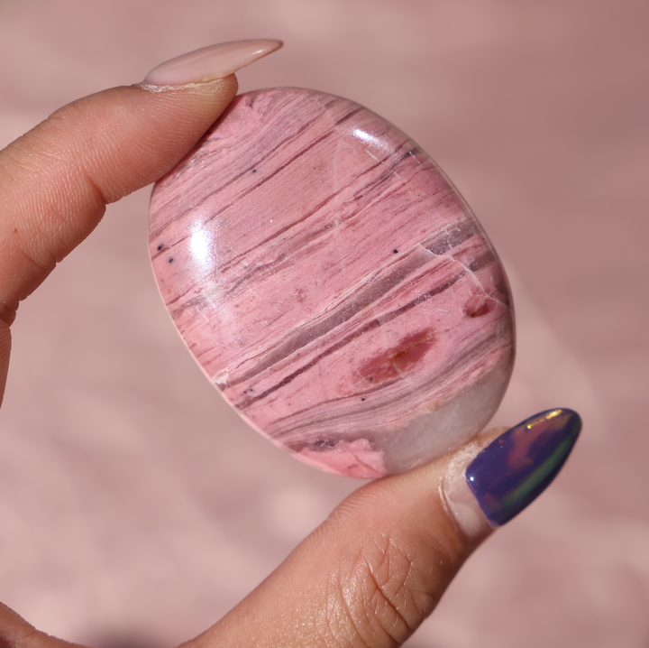 High Quality Rhodonite Palm Stone