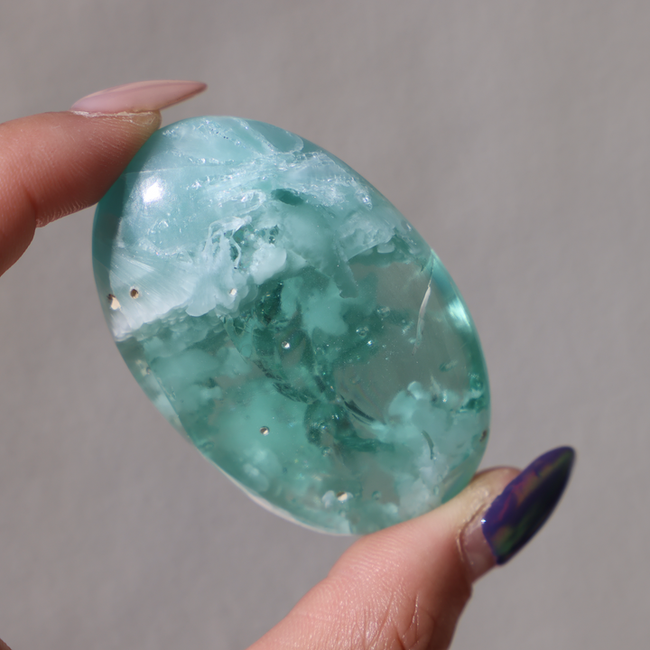 Hemimorphite glass palm stone