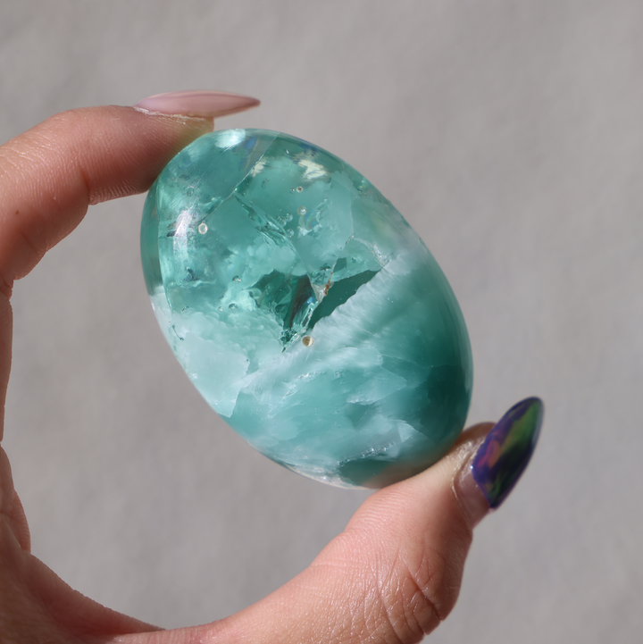 Hemimorphite glass palm stone