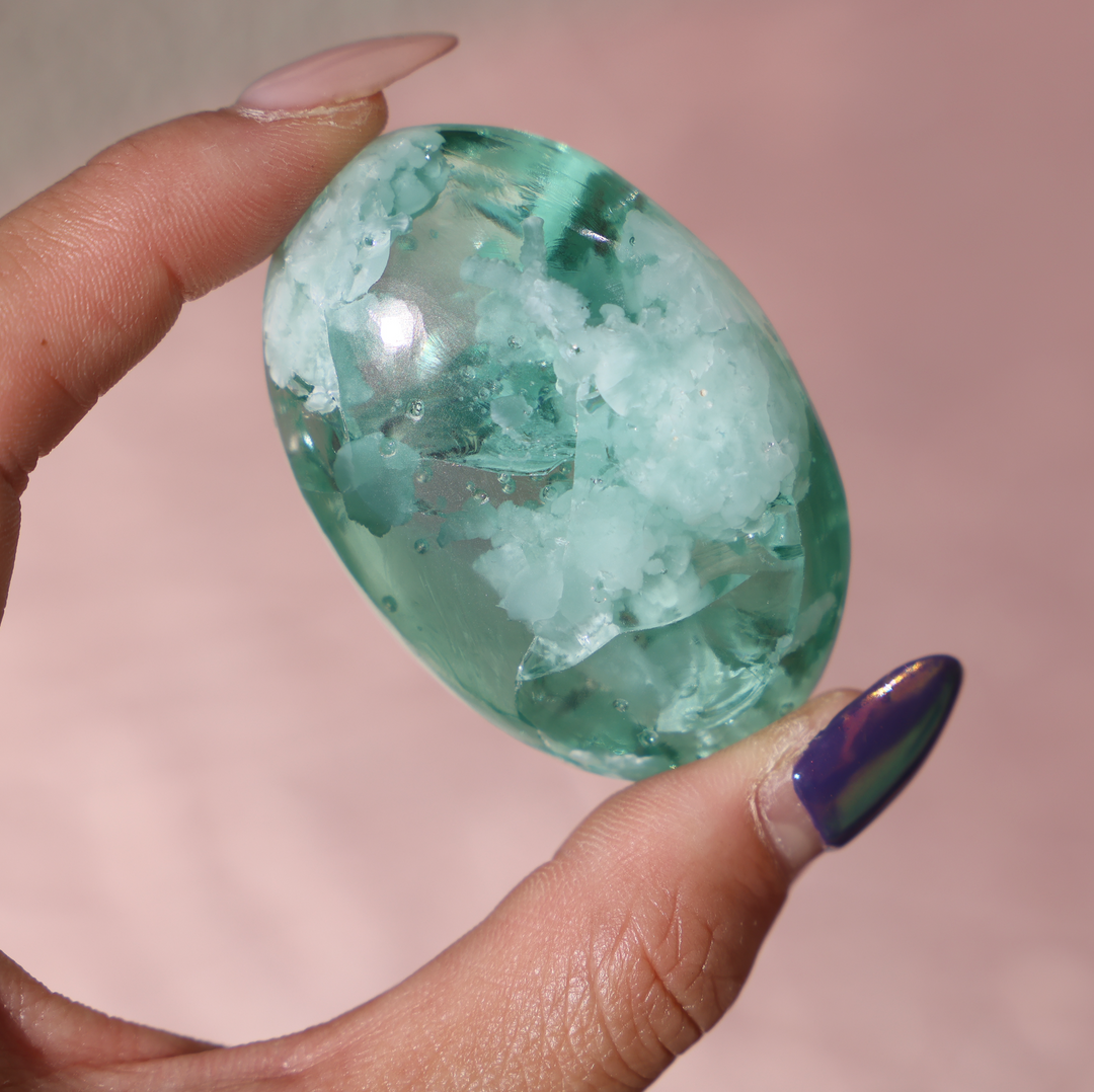 Hemimorphite glass palm stone