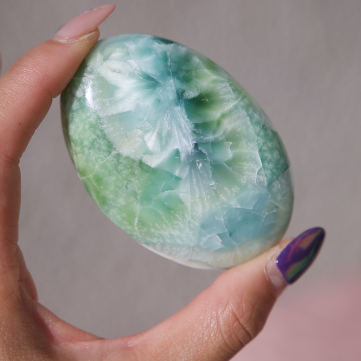 Hemimorphite glass palm stone