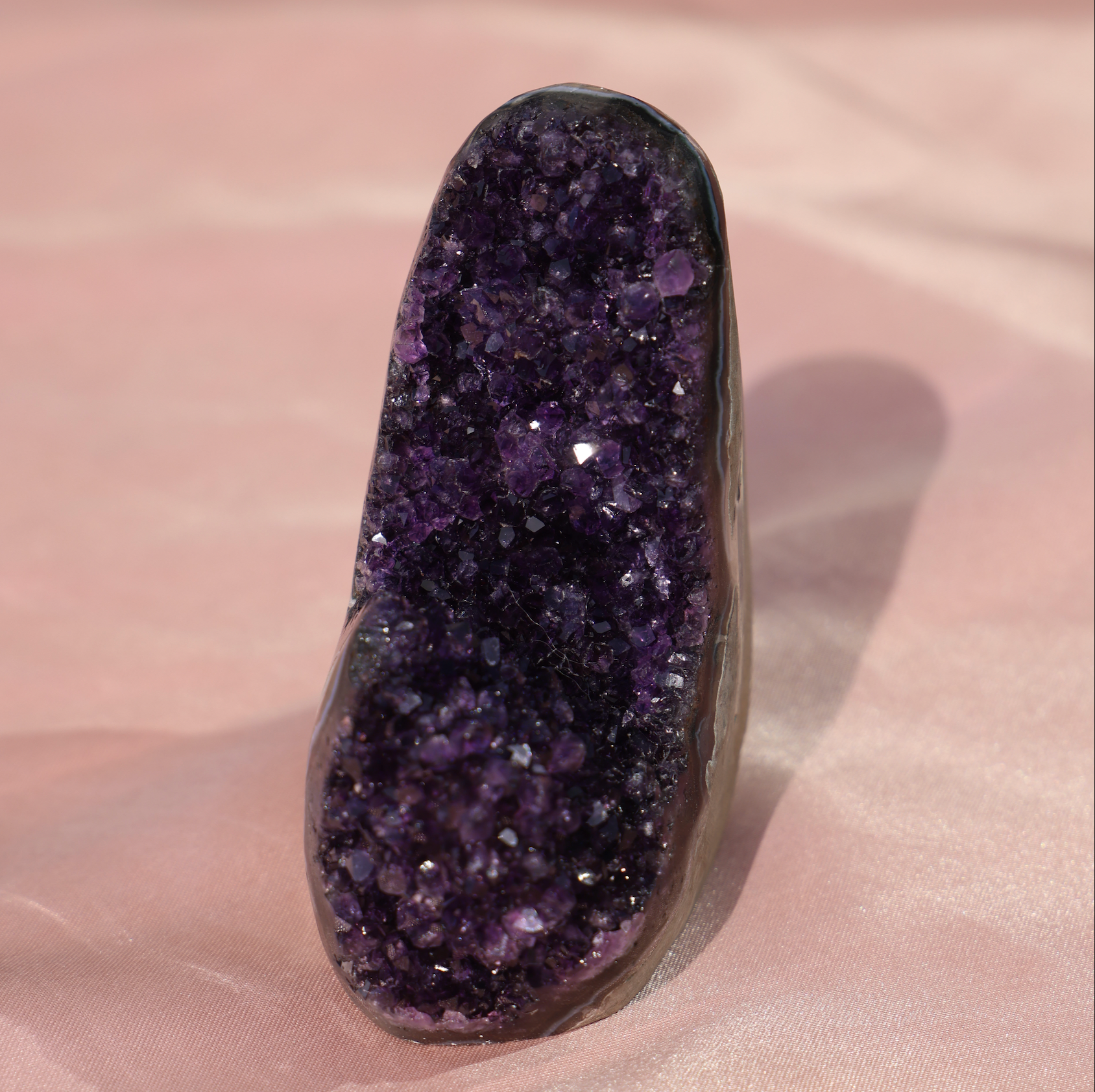Uruguay Amethyst Auf Basalt-Sockel – Dunkelviolett, 2,7–5 Kg – Natürlicher Dekostein Mit Mineralien