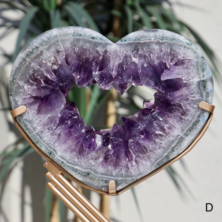 'Ivy Glow' Amethyst Heart Portal on Stand - L/XL