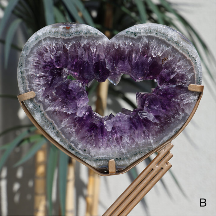 'Ivy Glow' Amethyst Heart Portal on Stand - L/XL