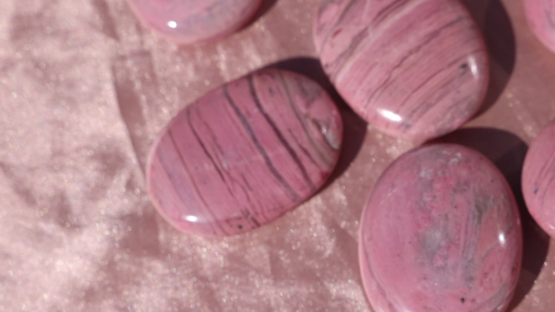 High Quality Rhodonite Palm Stone
