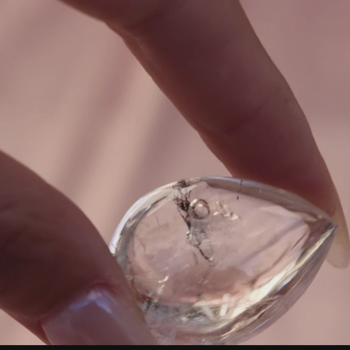 Rare Enhydro Quartz with Fast Moving Water Bubble and Moving Carbon