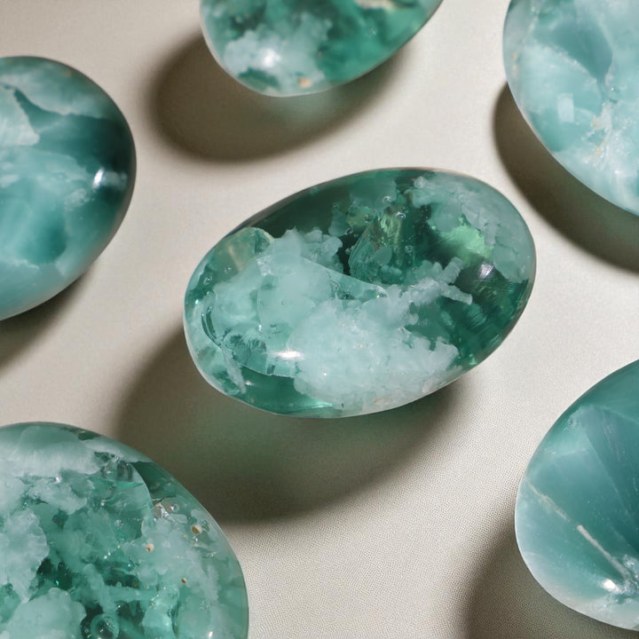 Hemimorphite glass palm stone